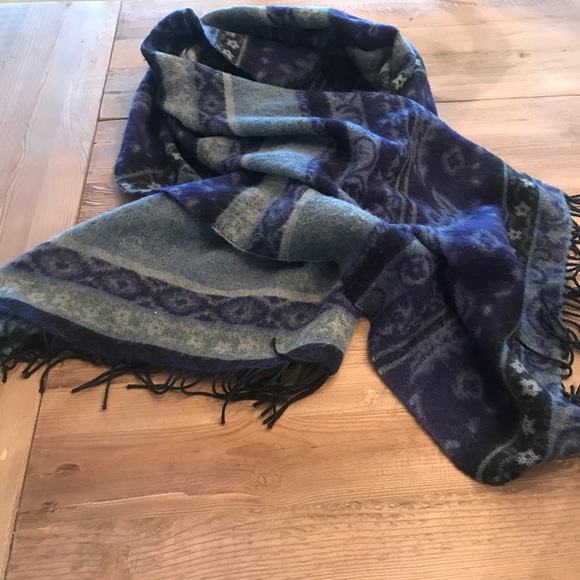 Lord and Taylor made in Italy Large Scarf/Wrap - Picture 2 of 5